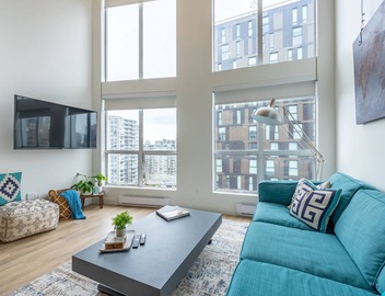 Sunlit Downtown Loft | Walk to Yaletown 3