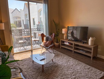 Sunny 1BDR centrally located in Marina del Rey 5