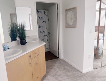 Sunny 2 Bedroom with a Water View 3