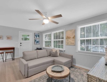 Sunny apartment in walkable San Marco! 4
