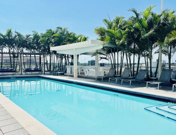 ☀ Sunset Views Pristine Rooftop Pool & Lounge Chic MIA Parking Included 5