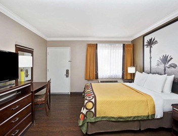 Super 8 by Wyndham Los Angeles-Culver City Area 3