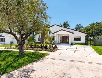 Super Modern Waterfront Paradise Near the Beach 4