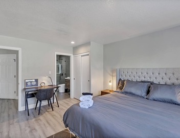 Superhost 5 Star Service with 2 Bedrooms 3
