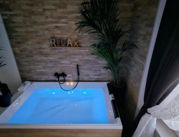 Superior Suite, Villa Joy Verona, Luxury Romantic Suite with Jacuzzi, near City Center 3