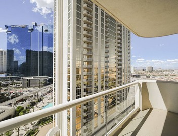 SVS: Strip View Studio | Private Balcony | Pool & Gym | Signature at MGM 5