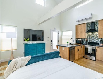 Swanky Studio in Vibrant Hillcrest 2