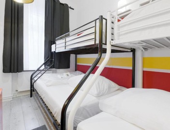 Sweet Central Tiny Apartment for 4 People 5