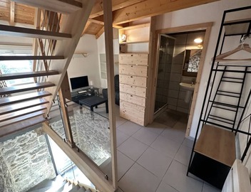 T1 Triplex-Apartment-Ensuite-Mountain view 4