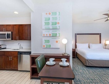 The Best of Atlanta! Pool, Gym Access & Free Hot Breakfast Included 3