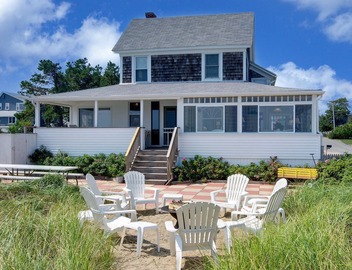The Boathouse Cottage is a beachfront family retreat 4