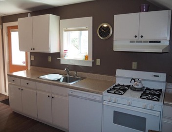 The Cute & Cozy - Upper Apt - Great Location! 5