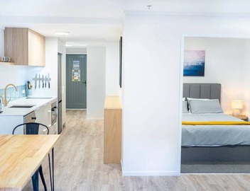 The Downtown by Beyonder by Beyonder - Stylish 2-Bedroom Coastal Apartment with Balcony, Walking Distance to Mount Maunganui Beach, Secure Parking, Ideal for Couples and Families 5