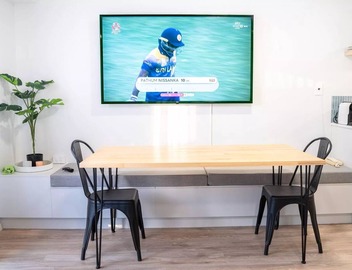 The Downtown by Beyonder by Beyonder - Stylish 2-Bedroom Coastal Apartment with Balcony, Walking Distance to Mount Maunganui Beach, Secure Parking, Ideal for Couples and Families 4