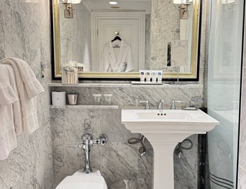 The Eliot Hotel 4