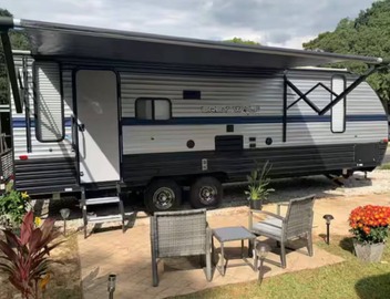 The GreyWolf - Convenient & Cozy RV 5