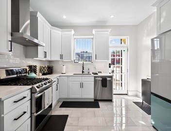 The Hearth! On site parking! Minutes to restaurants, groceries and nightlife. 4