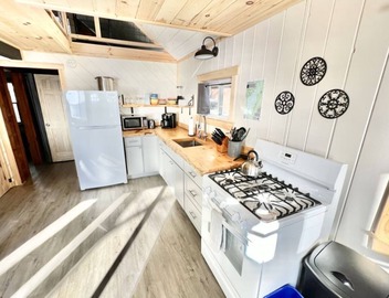 The Hideout Cabin | Steps to the Beach 3