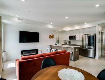 The Luxe 8th St Suite 2