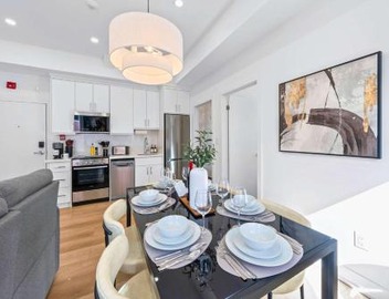 The McCaul Spacious Suite Near Chinatown 3
