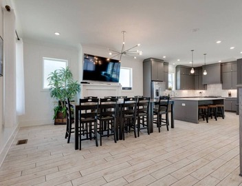 The Mural House: 11 BED Group HQ | Near The Gulch 3