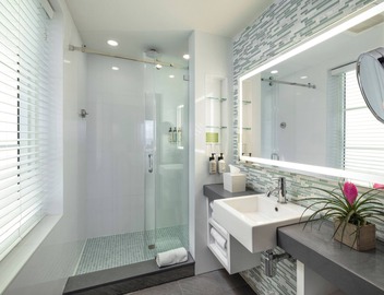 The Palms Hotel & Spa 4