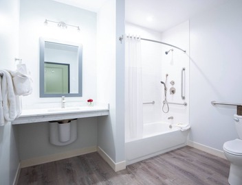 The Pathmaker Hotel 5