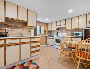 The Point Grey | 2BD/1BA Basement Suite 3