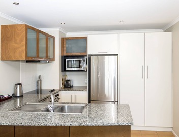 The Reef Beachfront Apartments 2