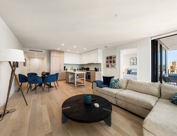 The Sapphire Nest' Luxury Condo Walk to Beach & Pier Rooftop Pool, Gym Parking 2