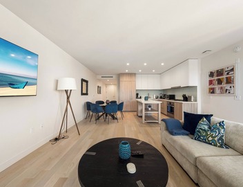 The Sapphire Nest' Luxury Condo Walk to Beach & Pier Rooftop Pool, Gym Parking 3