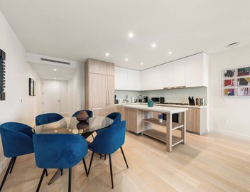 The Sapphire Nest' Luxury Condo Walk to Beach & Pier Rooftop Pool, Gym Parking 4