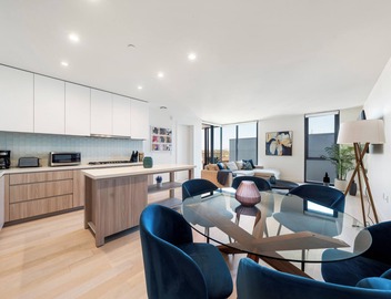 The Sapphire Nest' Luxury Condo Walk to Beach & Pier Rooftop Pool, Gym Parking 5