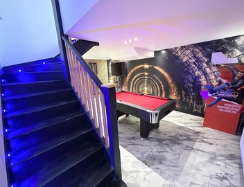 The Secret Agent Apartment - Brought to you by Coastline Retreats - Brand New - 2 mins walk to Beach - Childrens play den - Pool Table - Time Crisis Arcade Machine 4