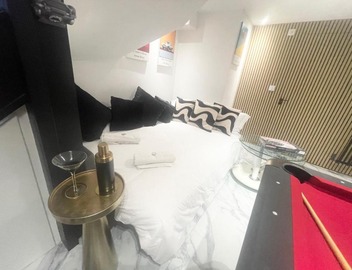 The Secret Agent Apartment - Brought to you by Coastline Retreats - Brand New - 2 mins walk to Beach - Childrens play den - Pool Table - Time Crisis Arcade Machine 3