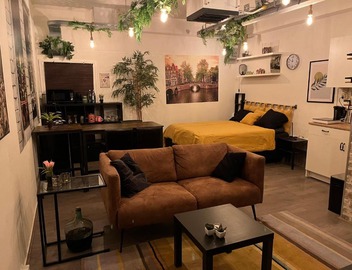 The Studio no windows 20 minutes by bus to downtown Amsterdam 3