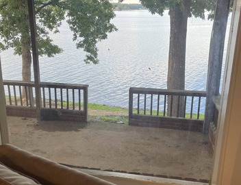 “The View” Lake Front Cottage w/Hot tub 4