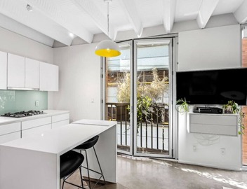 The Zen Loft: Shared Rooftop Bliss with City Views 2