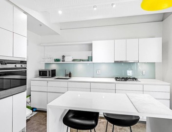 The Zen Loft: Shared Rooftop Bliss with City Views 4
