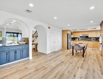 This house is a 4 bedroom(s), 3 bathrooms, located in Los Angeles, CA. 3