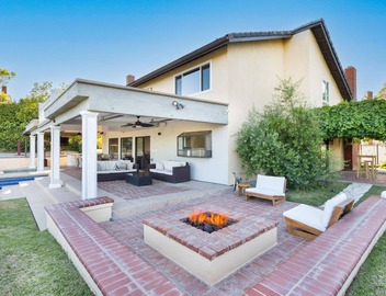 This house is a 4 bedroom(s), 3 bathrooms, located in Los Angeles, CA. 5