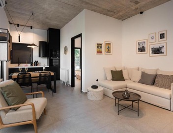 Three-Apartment Building with Rooftop access - Acropolis View 3