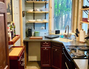 Tiny Mansion - Seattle! Make this Cozy, Custom Cottage your Seattle Summer Home! 2