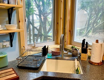 Tiny Mansion - Seattle! Make this Cozy, Custom Cottage your Seattle Summer Home! 3