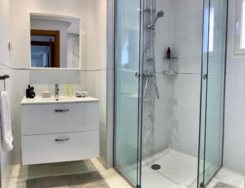 Top Floor Apartment with terrace and pool 4
