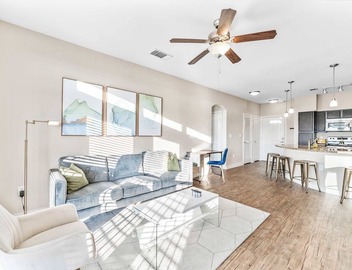 Top Floor SoCo 2BR King Suite | 8 mins to Downtown 5