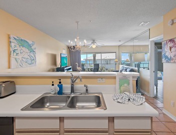 Top Floor, Steps to Beach + Hot Tub ~ Maravilla 3408 4