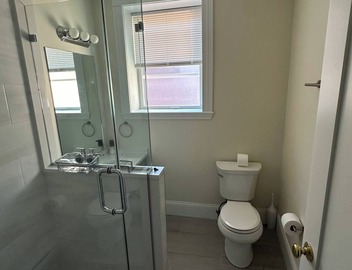 Tranquil 1-bedroom apartment with AC in charming Brookline - 11#6 5