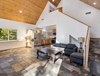 Tranquil Pine Mountain Retreat 3 Bedroom Cabin by RedAwning 3