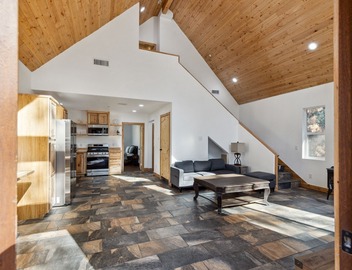 Tranquil Pine Mountain Retreat 3 Bedroom Cabin by RedAwning 4